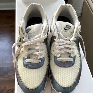 Mens size 9. Barely used